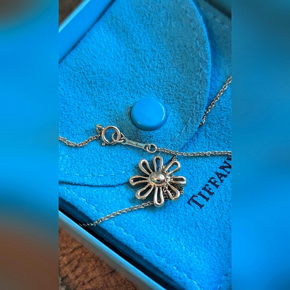 Tiffany and co 18K Gold Daisy necklace by Paloma Picasso - Picture 2 of 8
